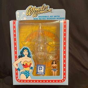 Wonder Woman invisible jet with mini retro Wonder Woman